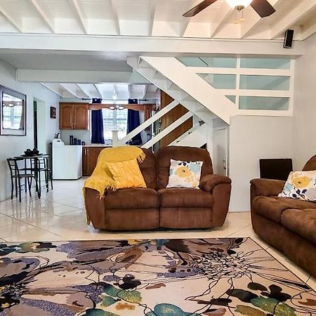 Cheerful 2 - Bedroom Townhouse With Free Parking In New Kingston Exterior foto